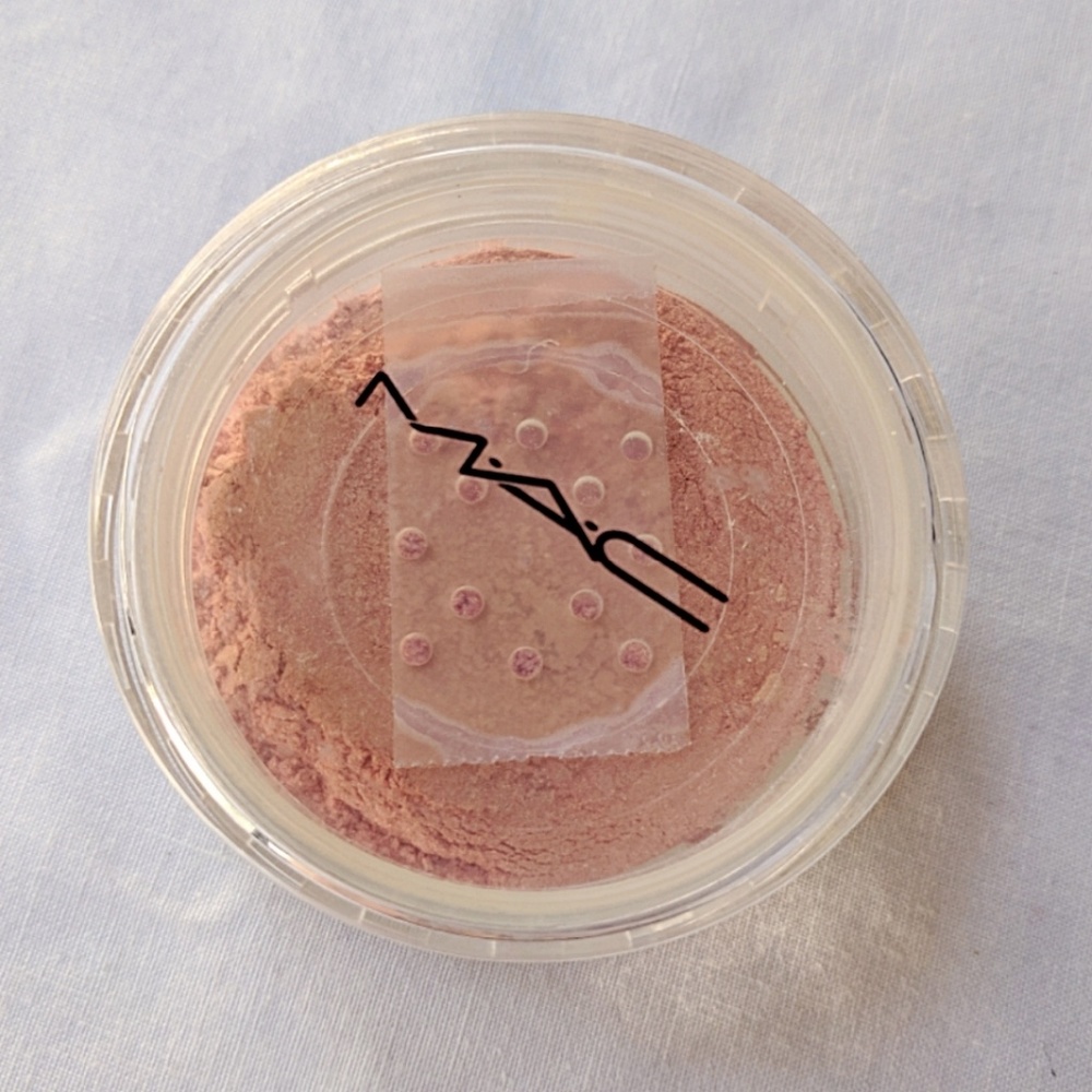 MAC Cosmetics Apripeach Pearlizer Sheer Pigment